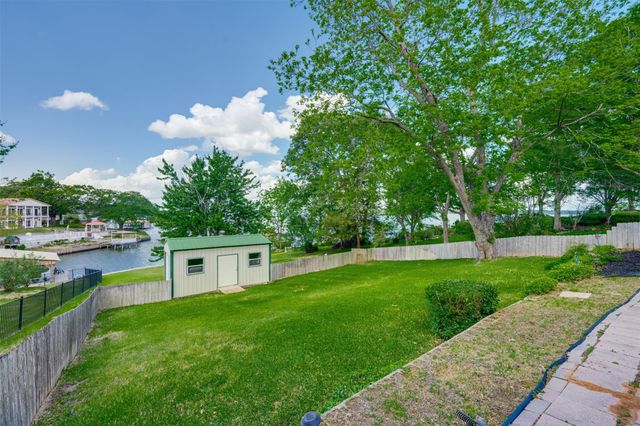 23340 Three Points Drive, Berryville, TX 75763
