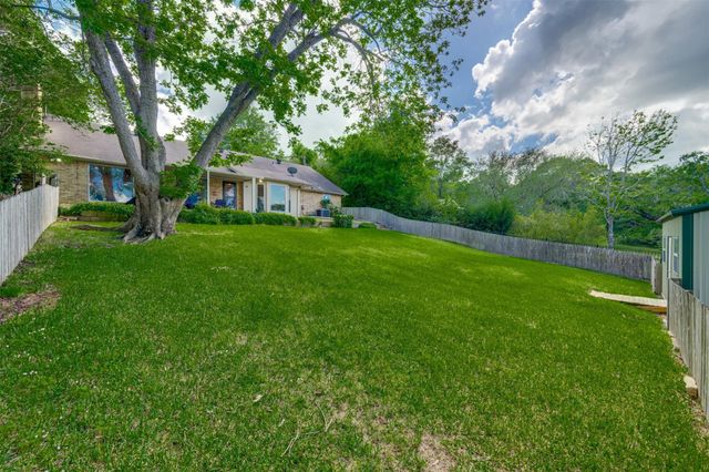 23340 Three Points Drive, Berryville, TX 75763
