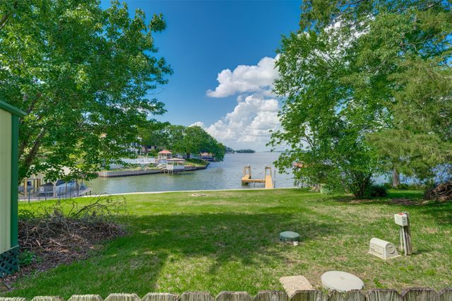 23340 Three Points Drive, Berryville, TX 75763