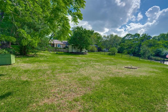 23340 Three Points Drive, Berryville, TX 75763