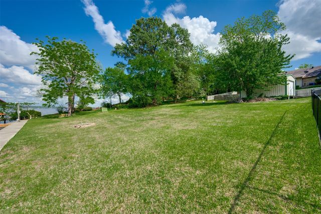 23340 Three Points Drive, Berryville, TX 75763
