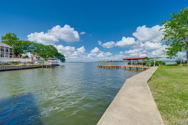 23340 Three Points Drive, Berryville, TX 75763