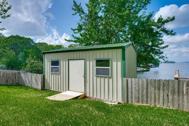 23340 Three Points Drive, Berryville, TX 75763