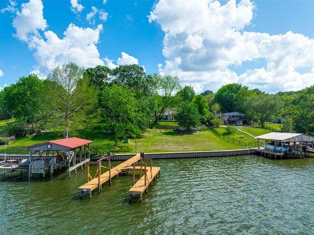 23340 Three Points Drive, Berryville, TX 75763