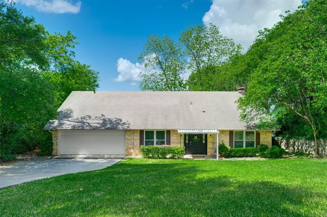 23340 Three Points Drive, Berryville, TX 75763