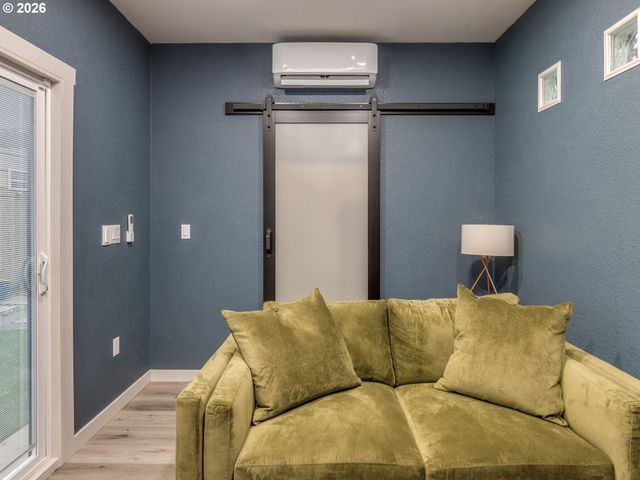 5619 Se CARLTON St, Portland, OR 97206