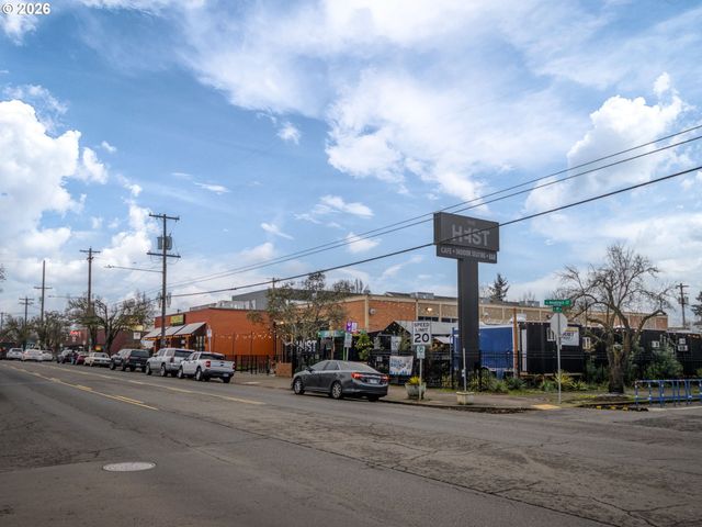 5619 Se CARLTON St, Portland, OR 97206