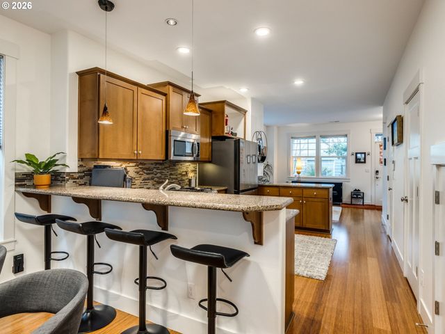 5619 Se CARLTON St, Portland, OR 97206