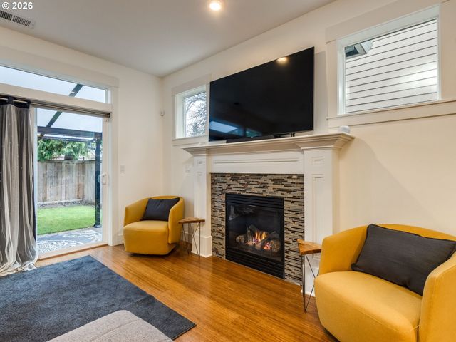 5619 Se CARLTON St, Portland, OR 97206