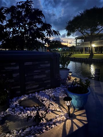 1129 Prides Lane, Bolivar Peninsula, TX 77650