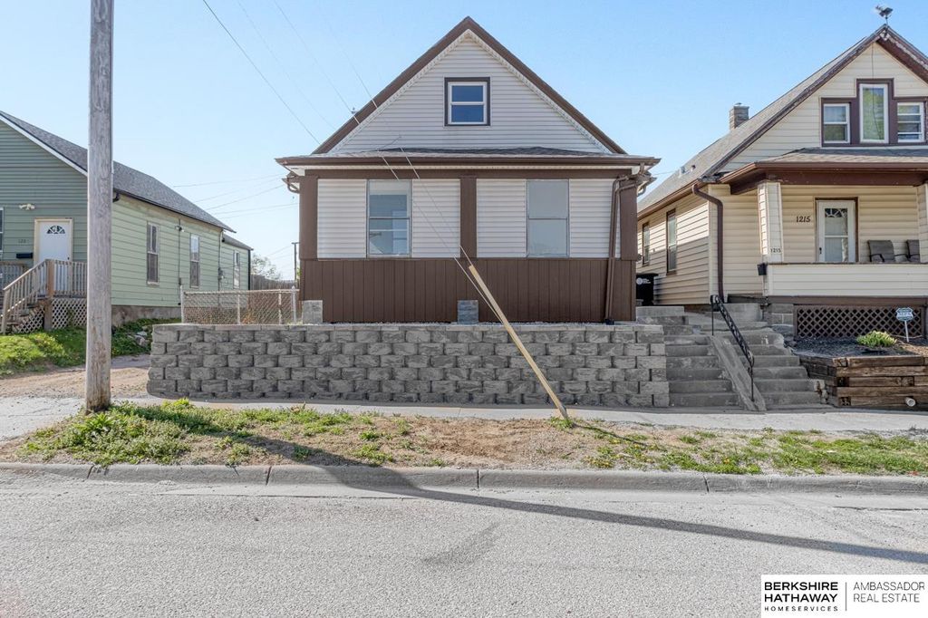 1211 Arbor Street, Omaha, NE 68108