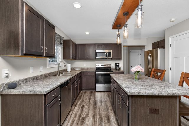 716 37th Street SW, Bondurant, IA 50035
