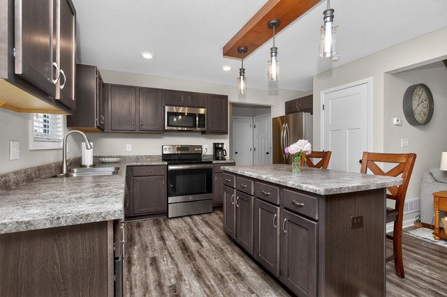716 37th Street SW, Bondurant, IA 50035