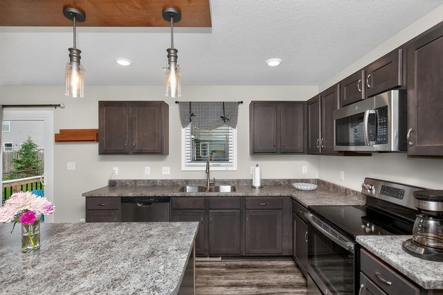 716 37th Street SW, Bondurant, IA 50035