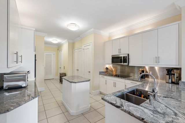 234 S Plaza Court Unit 211, Mount Pleasant, SC 29464