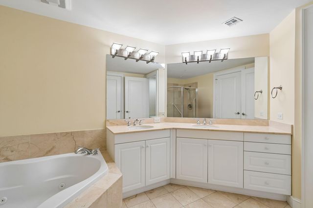 234 S Plaza Court Unit 211, Mount Pleasant, SC 29464
