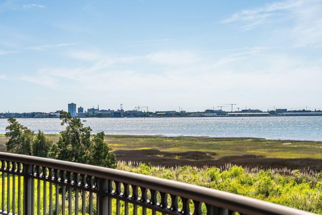 234 S Plaza Court Unit 211, Mount Pleasant, SC 29464