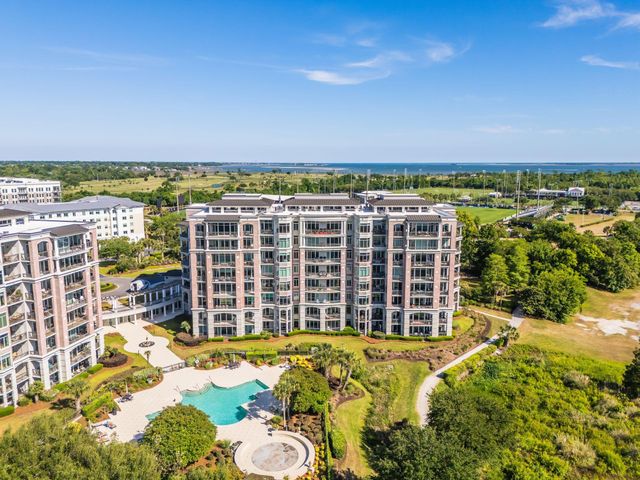 234 S Plaza Court Unit 211, Mount Pleasant, SC 29464