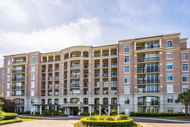 234 S Plaza Court Unit 211, Mount Pleasant, SC 29464