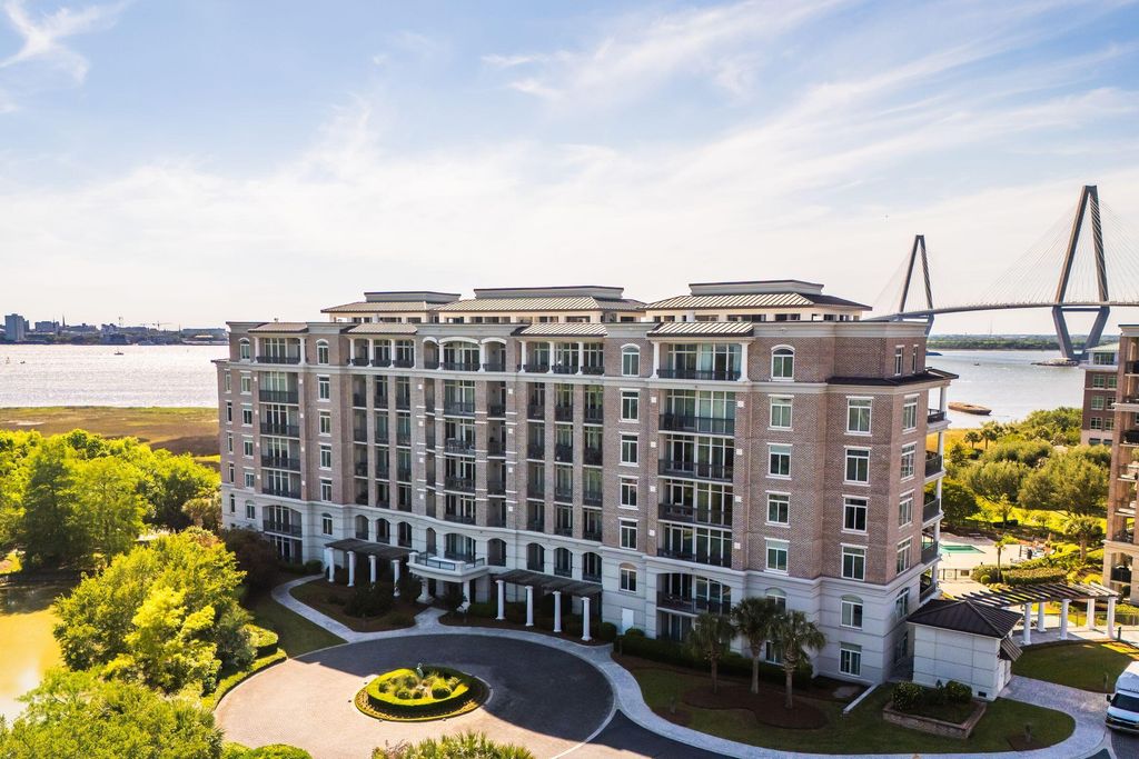 234 S Plaza Court Unit 211, Mount Pleasant, SC 29464