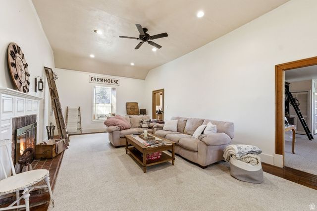 16 S 200 E, Centerville, UT 84014