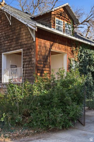 16 S 200 E, Centerville, UT 84014