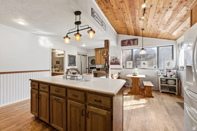 16 S 200 E, Centerville, UT 84014