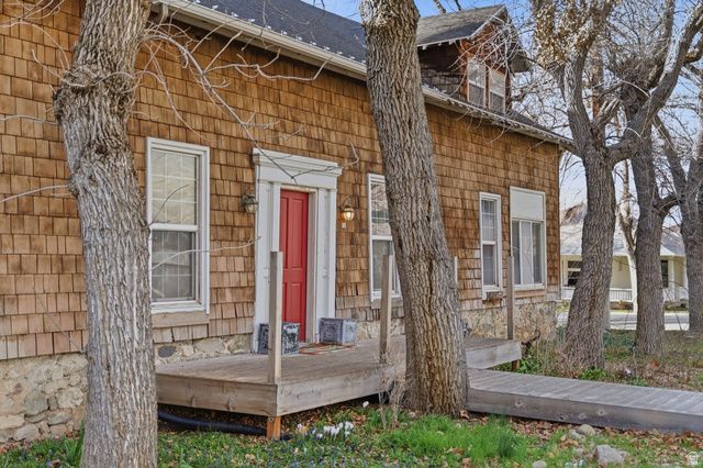 16 S 200 E, Centerville, UT 84014