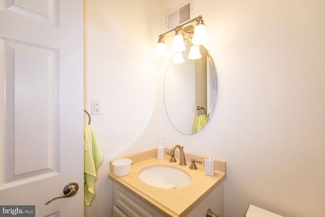 17 HERITAGE CT, Trenton, NJ 08628
