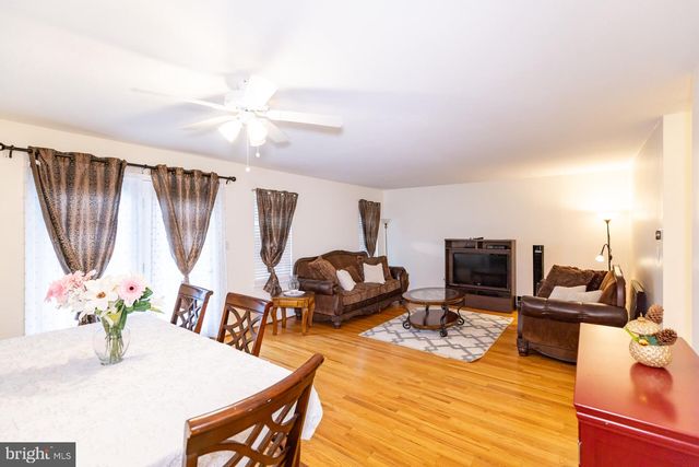17 HERITAGE CT, Trenton, NJ 08628