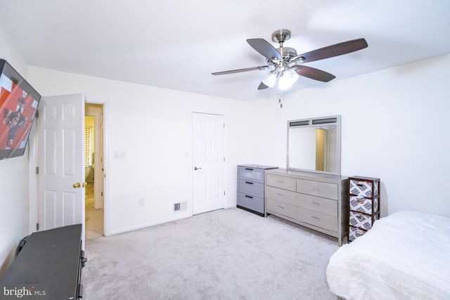 17 HERITAGE CT, Trenton, NJ 08628