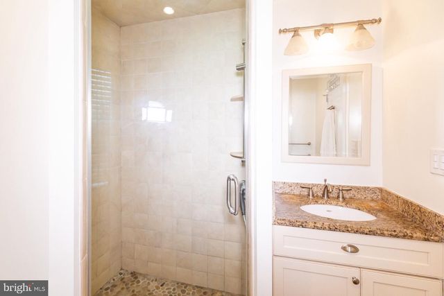 17 HERITAGE CT, Trenton, NJ 08628