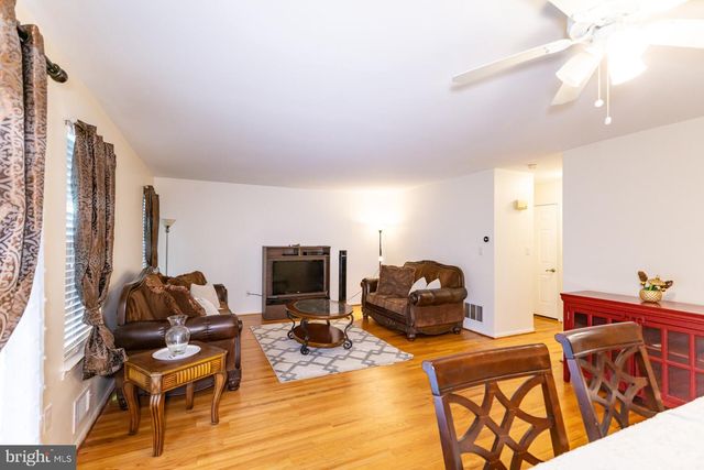 17 HERITAGE CT, Trenton, NJ 08628