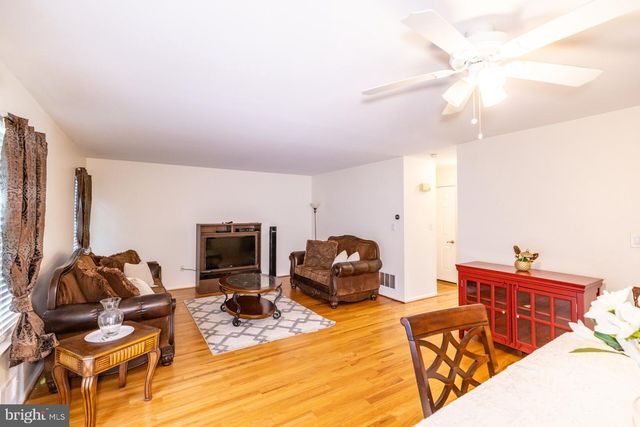 17 HERITAGE CT, Trenton, NJ 08628
