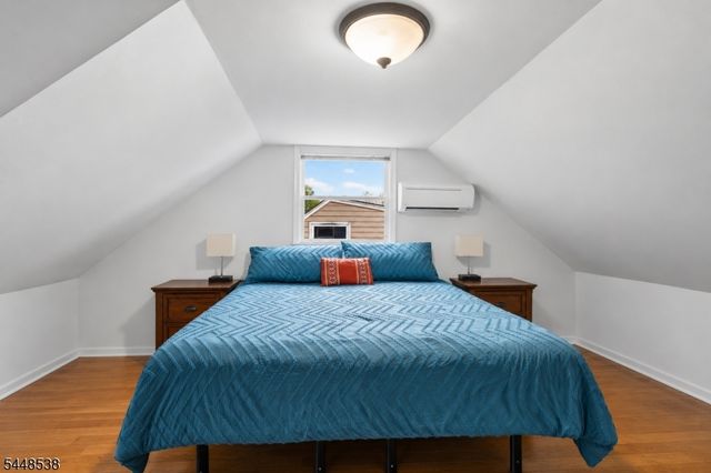 8 Oak Crest Rd, West Orange Twp., NJ 07052