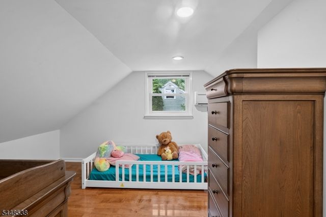 8 Oak Crest Rd, West Orange Twp., NJ 07052