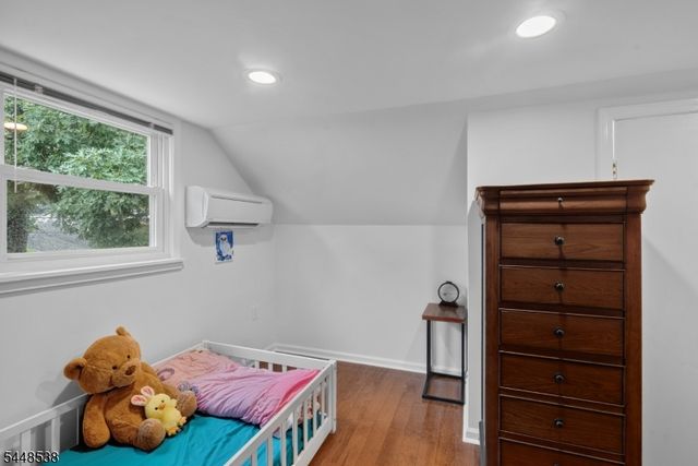 8 Oak Crest Rd, West Orange Twp., NJ 07052