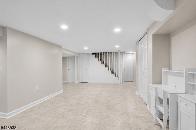 8 Oak Crest Rd, West Orange Twp., NJ 07052
