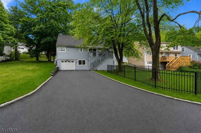 8 Oak Crest Rd, West Orange Twp., NJ 07052