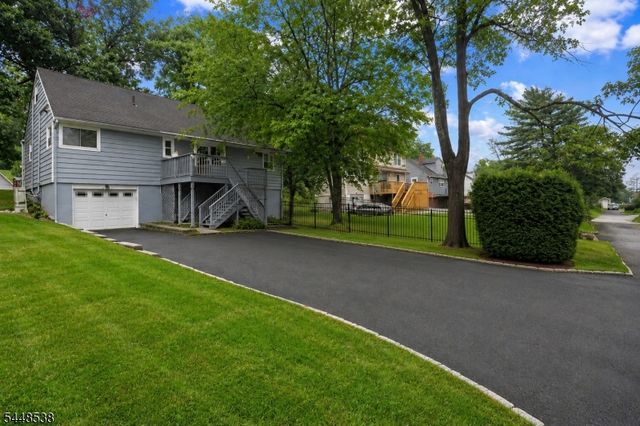 8 Oak Crest Rd, West Orange Twp., NJ 07052