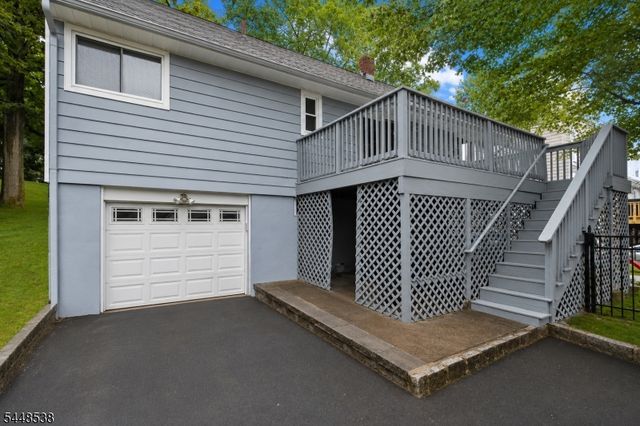 8 Oak Crest Rd, West Orange Twp., NJ 07052