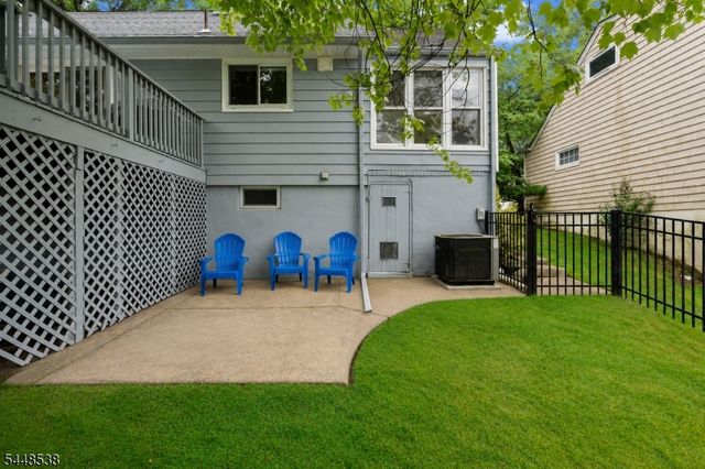 8 Oak Crest Rd, West Orange Twp., NJ 07052