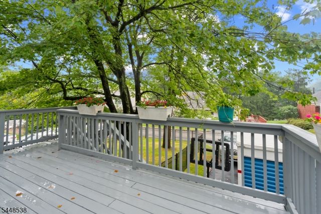 8 Oak Crest Rd, West Orange Twp., NJ 07052