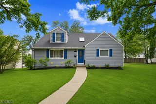8 Oak Crest Rd, West Orange Twp., NJ 07052