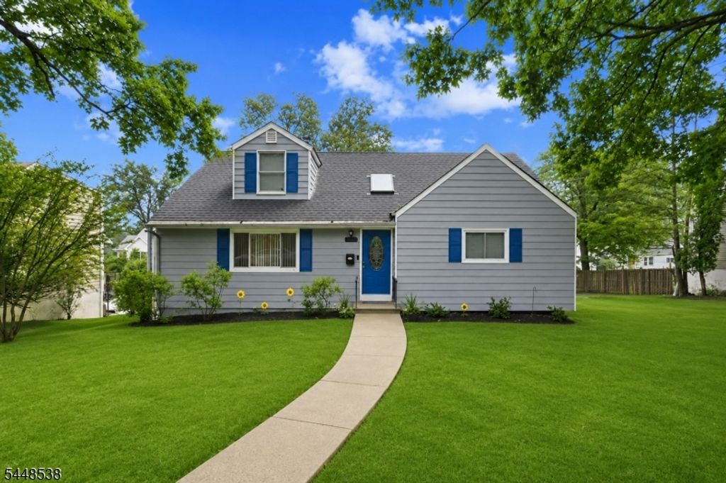 8 Oak Crest Rd, West Orange Twp., NJ 07052