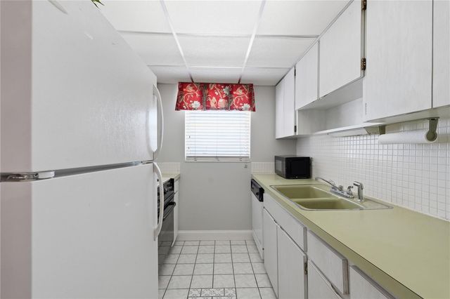 2750 E BAY DRIVE 14E, Largo, FL 33771