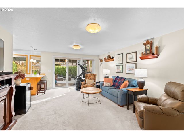 420 LYNNBROOK Dr, Eugene, OR 97404