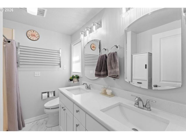 420 LYNNBROOK Dr, Eugene, OR 97404