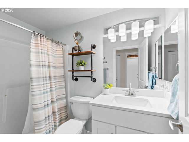 420 LYNNBROOK Dr, Eugene, OR 97404