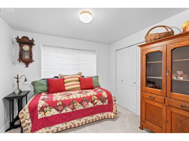 420 LYNNBROOK Dr, Eugene, OR 97404